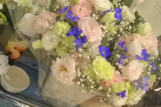 Fran����M���͂���Ȃɂ���R�̐l�Ɉ�����Ă����̂ˁA