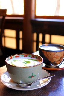 和風のカップが京都の様で、静かな時間を過ごし、落ち着けるカフェです。